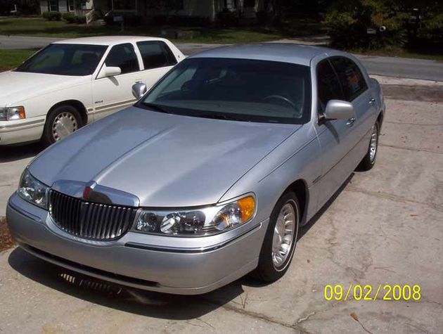 Lincoln town car 2002